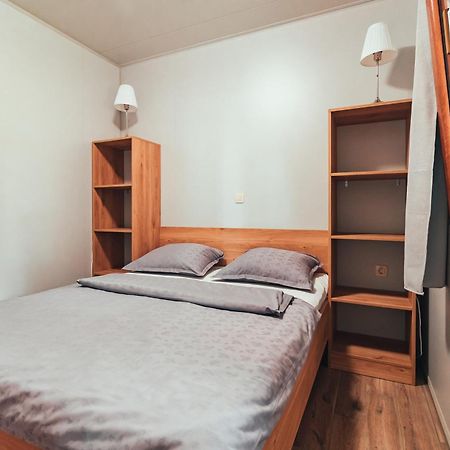 Terme Banovci - Mobilne Hiske Med Brajdami Hotel Bagian luar foto