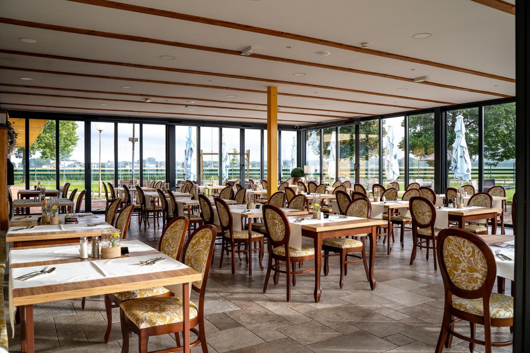 Terme Banovci - Mobilne Hiske Med Brajdami Hotel Bagian luar foto