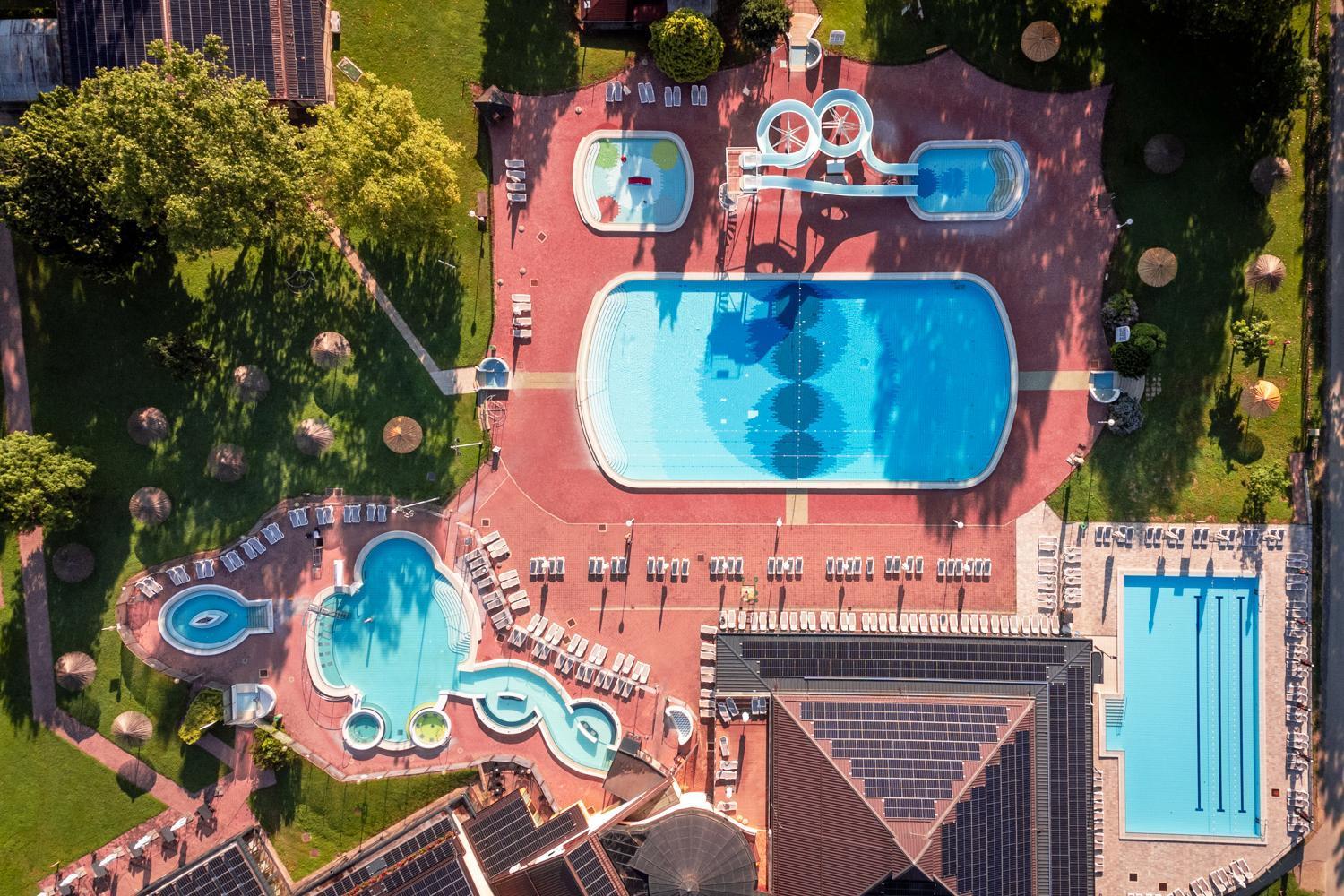Terme Banovci - Mobilne Hiske Med Brajdami Hotel Bagian luar foto
