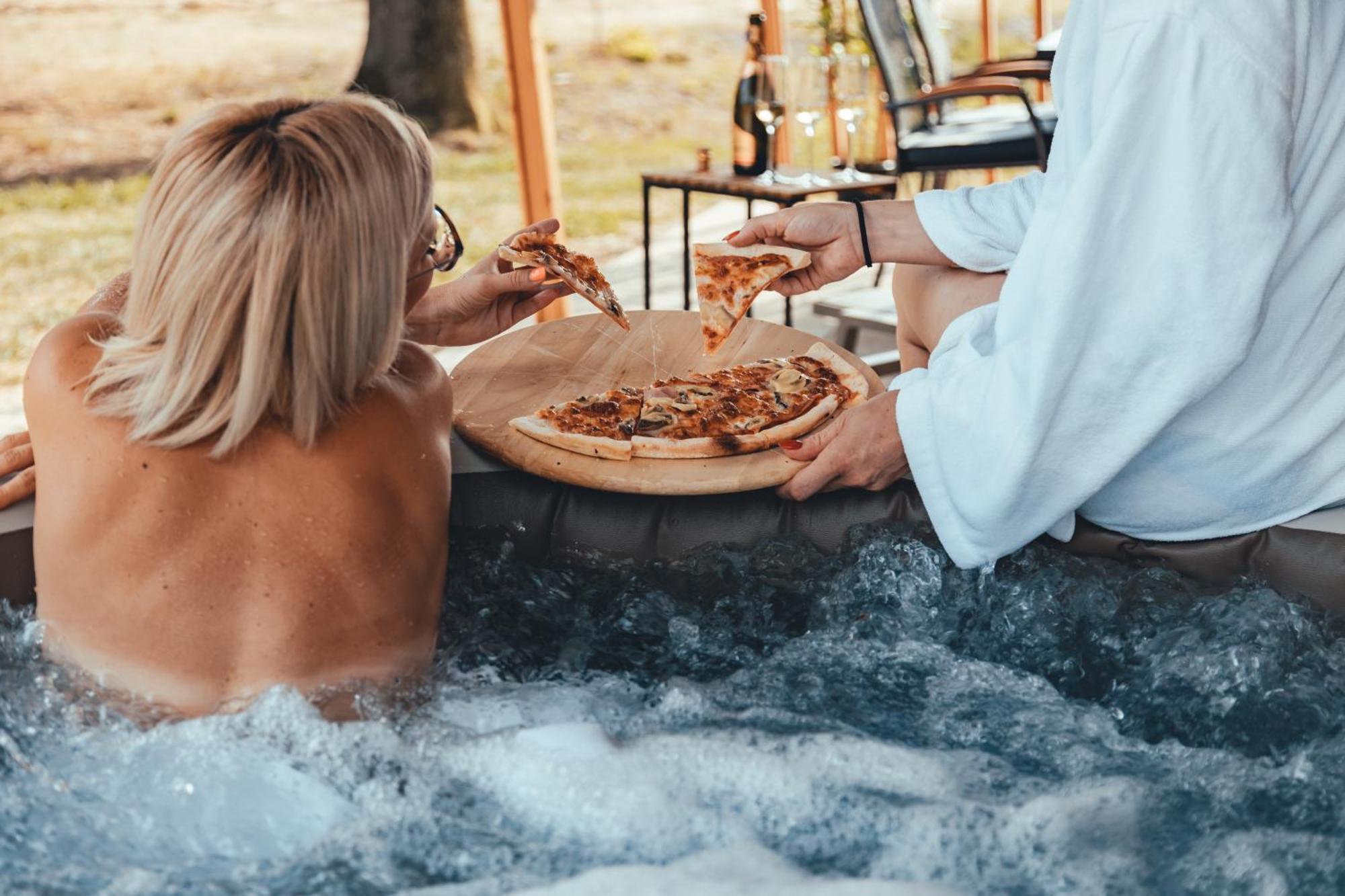 Terme Banovci - Mobilne Hiske Med Brajdami Hotel Bagian luar foto